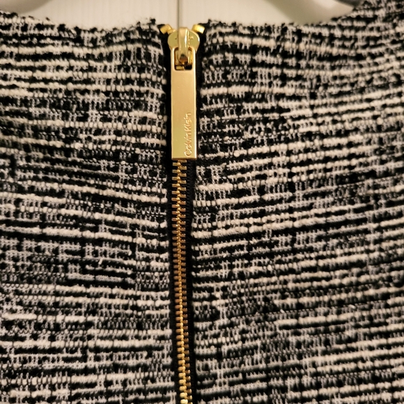CALVIN KLEIN SOFT TEXTURED FITTED DRESS 4 BLK/WHTE BACK ZIP LEATHERETTE BELT. - Picture 6 of 10
